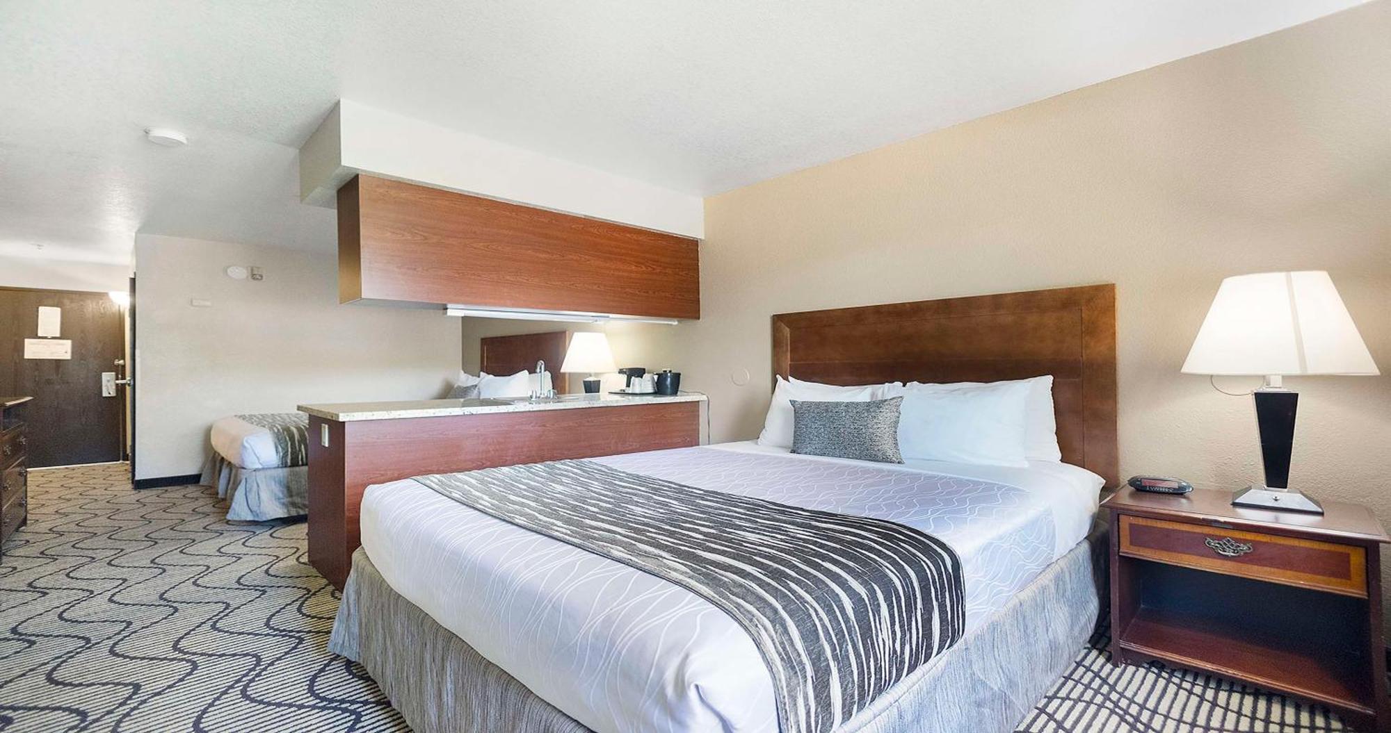 Surestay Plus Hotel By Best Western Роклин Экстерьер фото