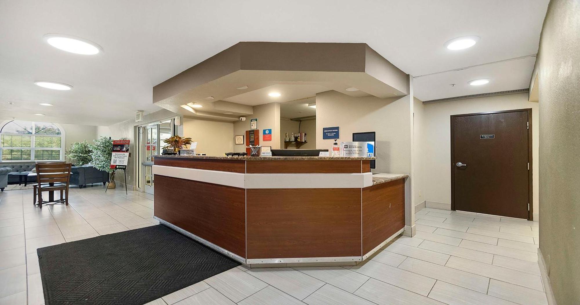 Surestay Plus Hotel By Best Western Роклин Экстерьер фото